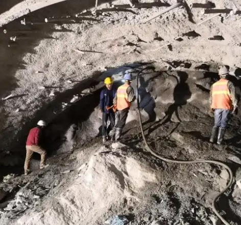 思茅拱顶带模注浆料的施工流程及注意事项